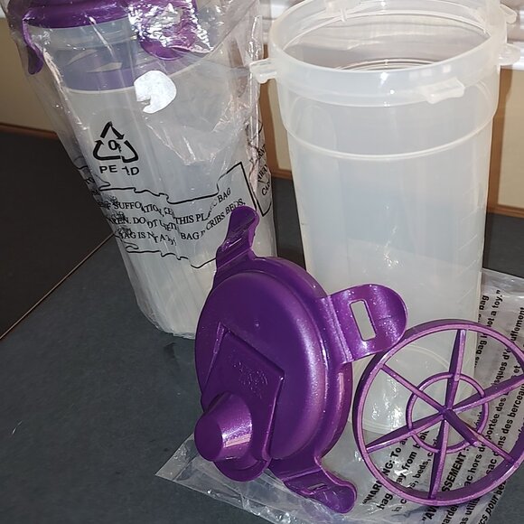 TWO LOCK n LOCK MIXER/SHAKER JARS W/BLENDING DISC LOCK LIDS BPA FREE 16.9 OZ EA - Picture 2 of 6